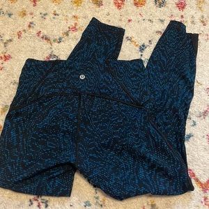 Teal and Black Lululemon athletic leggings